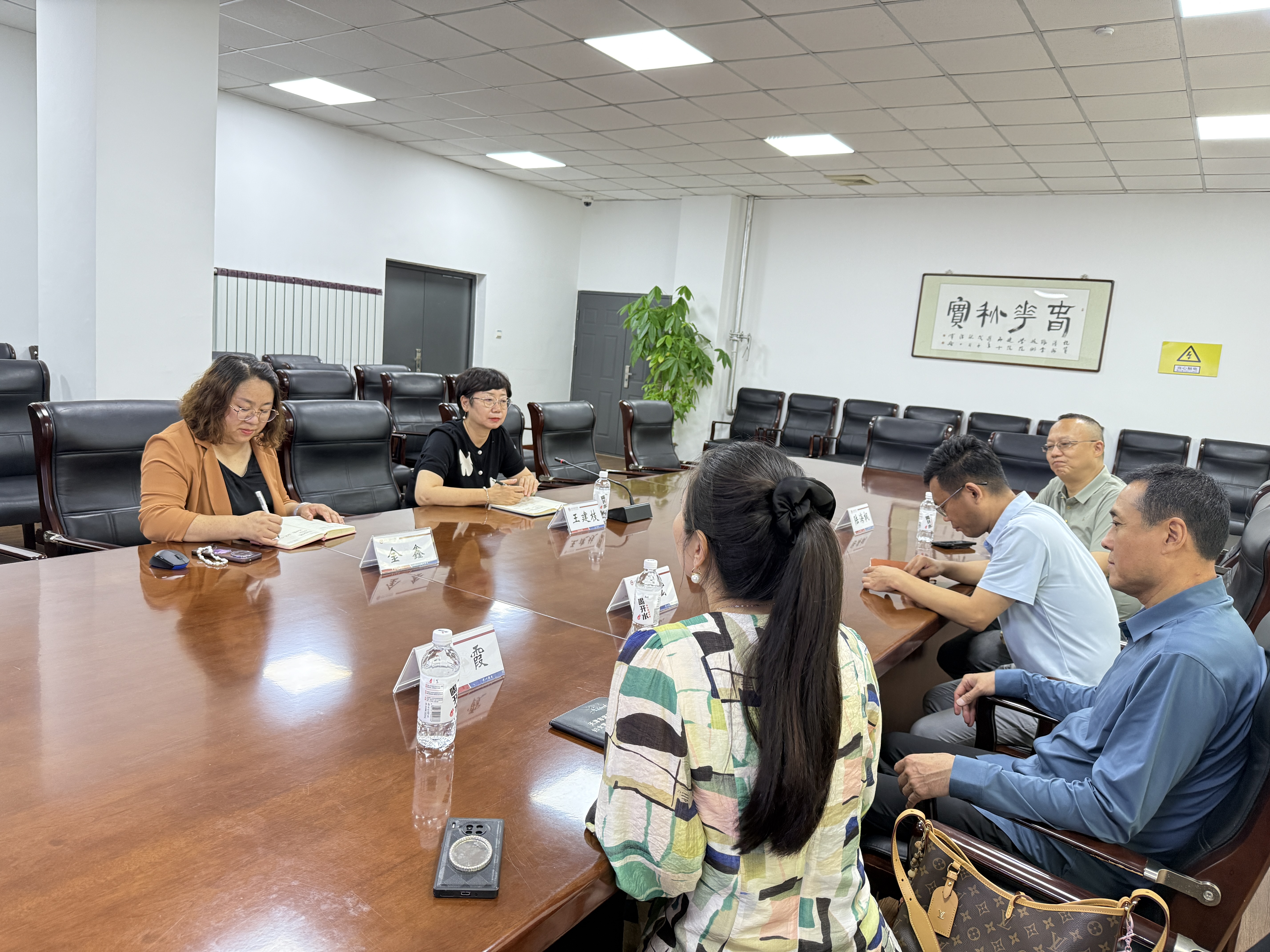 图2现场交流